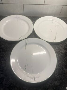Set of 3 10” Corelle Shadow Iris  Dinner Plates - Set of 3. Preloved